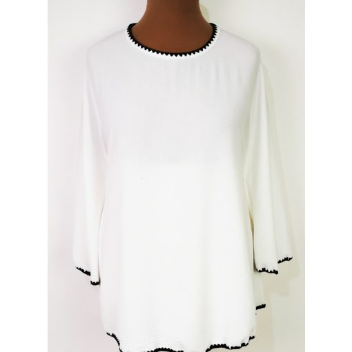 Kerek nyakú, 3/4-es tölcsér ujjú, fehér színű, pamutos anyagú felső 2XL/3XL