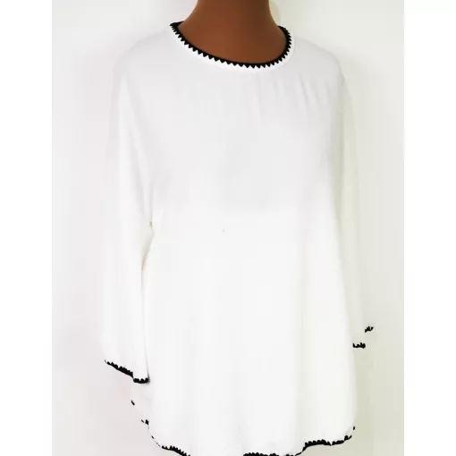 Kerek nyakú, 3/4-es tölcsér ujjú, fehér színű, pamutos anyagú felső 2XL/3XL