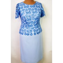 Kerek nyakú,  selyem béléses, hátul cipzáras, elől csipkerátéttel díszített, selymes anyagú, alkalmi ruha  44-54