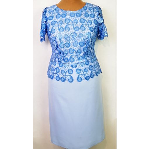 Kerek nyakú,  selyem béléses, hátul cipzáras, elől csipkerátéttel díszített, selymes anyagú, alkalmi ruha  44-54