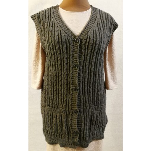 "V" nyakú, végig gombos, zsebes, gépi kötött, anyagában mintás, puha, pamut anyagú mellény