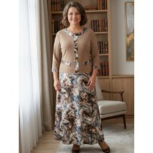 Kerek nyakú, 3/4-es ujjú, felső része barna színű, alsó része bézs-barna színű, enyhén csillogó mintás, loknis aljú, alkalmi ruha 44-54