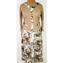 Kerek nyakú, 3/4-es ujjú, felső része barna színű, alsó része bézs-barna színű, enyhén csillogó mintás, loknis aljú, alkalmi ruha 44-54