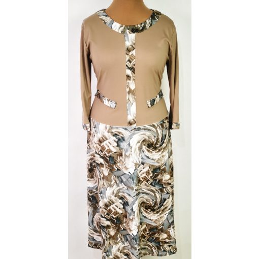 Kerek nyakú, 3/4-es ujjú, felső része barna színű, alsó része bézs-barna színű, enyhén csillogó mintás, loknis aljú, alkalmi ruha 44-54