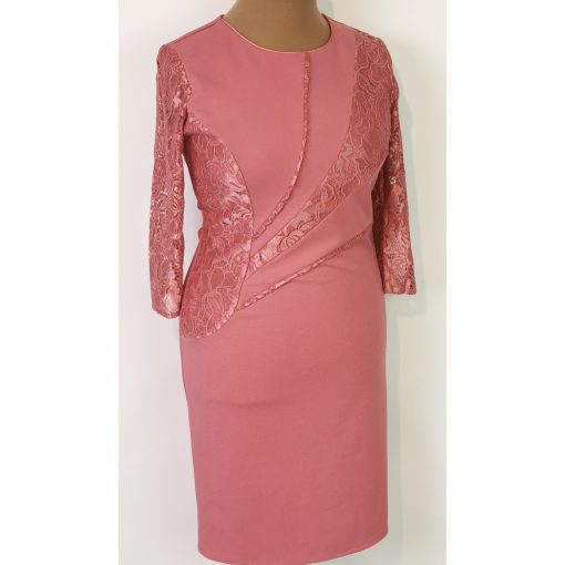 Csipke  betétes, karcsúsított, kellemes, selymes anyagú, alkalmi ruha 44-54