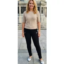 Gumis derekú, fekete színű, zsebes, nagyon jó sztreccses anyagú nadrág 40/42-54/56