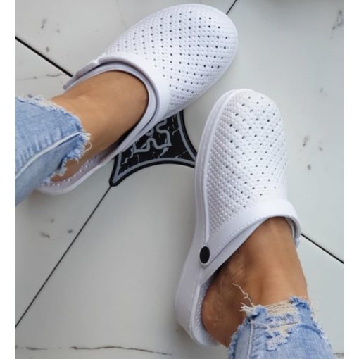 Egyszínű, felső része lyukacsos klumpa 36-41