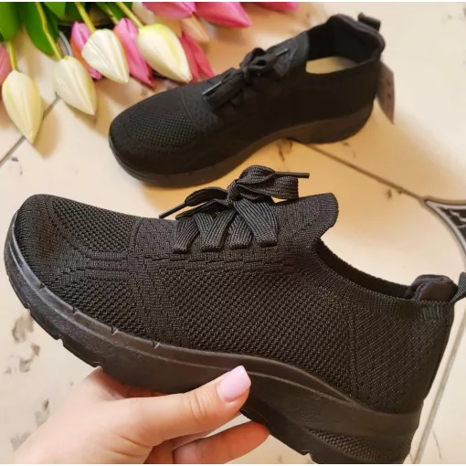 Fekete színű, fűzős, felső része textil anyagú, női sportcipő 36-41