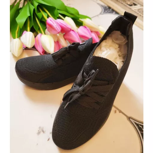 Fekete színű, fűzős, felső része textil anyagú, női sportcipő 36-41