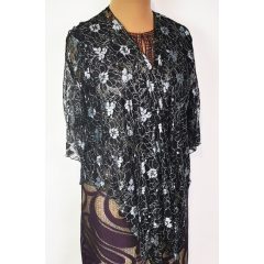   Fekete színű, 3/4-es tüllös, ezüst színű mintával dísztett, nyitott  perelin 