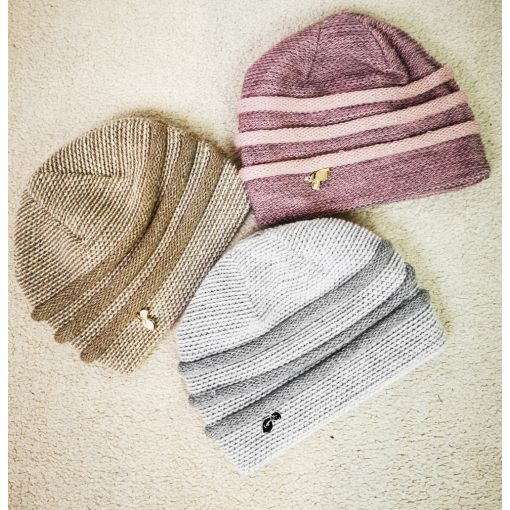 Dupla anyagú, gépi kötött, díszített sapka