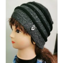 Dupla anyagú, gépi kötött, díszített sapka