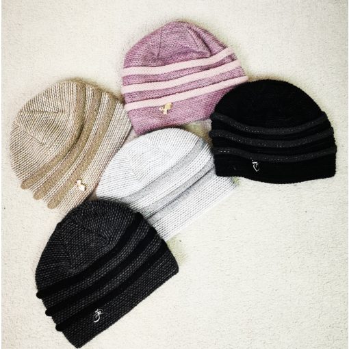 Dupla anyagú, gépi kötött, díszített sapka