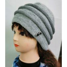 Dupla anyagú, gépi kötött, díszített sapka