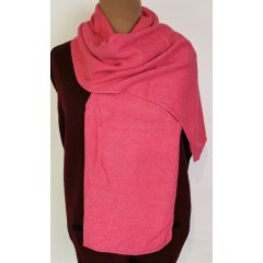   Nagy méretű, enyhén csillogó, puha, gépi kötött anyagú sál