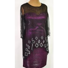 Lila színű, fekete muszlin rátétes,  díszített alkalmi ruha 44-50