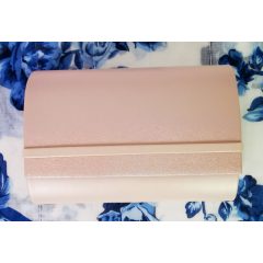   Puder színű, egy rekeszes, vállra is akasztható alkalmi  kézi táska 