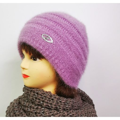 Gépi kötött, dupla anyagú, anyagában mintás, díszített sapka