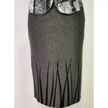 Szürke  alapszínű, fekete mintával díszítet szoknya L-4XL