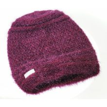 Gépi kötött, dupla anyagú, lila színü, anyagában mintás, díszített sapka