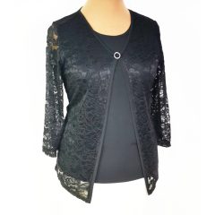   Kerek nyakú, 3/4-es ujjú, fekete színű, elől csipke rátétes, dupla anyagú, selymes anyagú felső 44-52