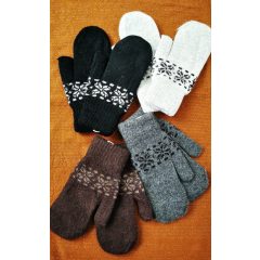   Egyujjas, kötött,  díszített, polár bélelt,  gépi kötött kesztyű