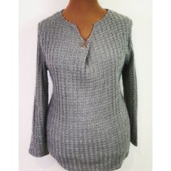   "V"  nyakú, hosszú ujjú, anyagában mintás, világosszürke színű, puha, pamutos anyagú felső 44-54