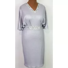 Enyhén csillogó mintás, nyaknál és deréknál díszített alkalmi ruha 44-50