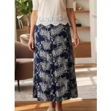 Gumis derekú, 6 cikkes, sötétkék alapszínen, fehér színű mintás szoknya 3XL/5XL