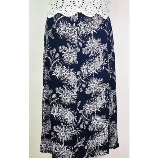 Gumis derekú, 6 cikkes, sötétkék alapszínen, fehér színű mintás szoknya 3XL/5XL