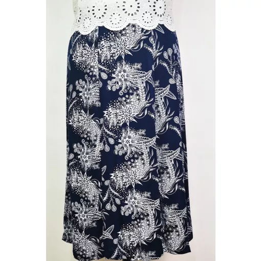 Gumis derekú, 6 cikkes, sötétkék alapszínen, fehér színű mintás szoknya 3XL/5XL