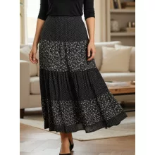 Gumis derekú, 6 cikkes, fekete alapszínen, fehér színű mintás szoknya 3XL/5XL
